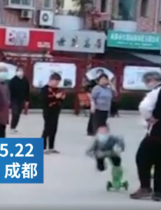 广场舞大妈故意绊倒5岁男童，老年人已道歉