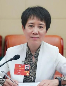 建议父母持合格证上岗，支持家庭教育指导工作健康持续发展