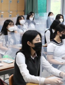 韩国复课首日疫情反弹，确诊病例数激增