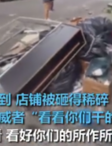 黑人大妈怒骂暴力示威者并说说“黑种人的命很重要”的全是在说谎！！