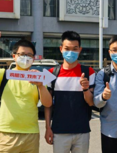 北京高校毕业生陆续返校，欢迎学生归来