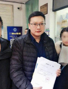 操场埋尸案邓世平工伤被认定，家属放弃民事赔偿