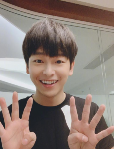 彭昱畅女友身份疑曝光，女友疑是经纪人TUTU