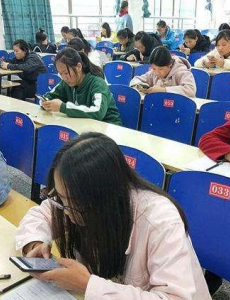 教育部严格国际学生申请资格，对国际学生的身份资格作出进一步要求