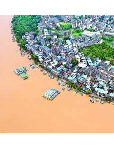 航拍广西阳朔洪水退去，暴雨导致7天交通堵塞