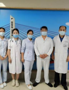 对嘴喝罐装饮料感染出血热，建议使用塑料吸管