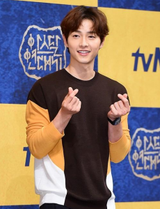 宋仲基否认恋情并称日程非常繁忙