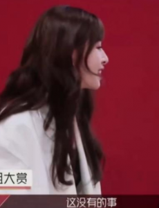 张含韵否认与郭麒麟恋情，并说年龄差那么多岁，不可能