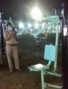 印度某公园健身器材深夜自己运动，器械的不断“健身运动”超出了三十秒