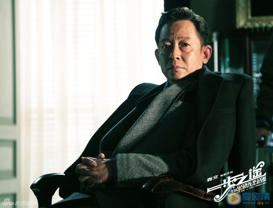 王志文一步之遥剧照 王志文饰演魔都名角“王天王” 近日，《一步之遥》片方公布了一组王志文剧照，或英气、或戏谑，生动再现民国大艺术家。王志文和姜文的首度合作，王志文直言：跟姜文一起工作挺享受的。