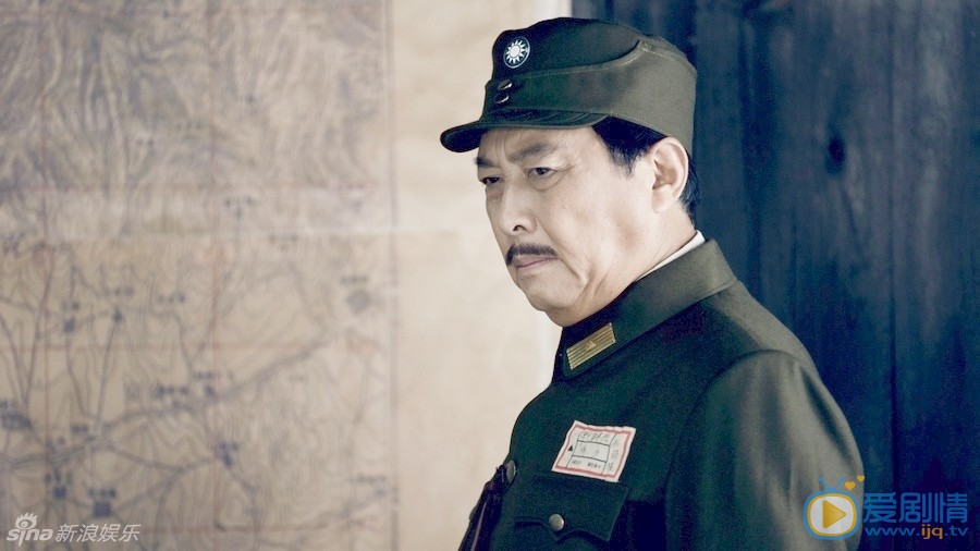 唐国强敢问英雄何处剧照 唐国强戏骨加盟 由钟汉良、王力可、杨烁、林永健、于荣光等主演的《勇士之城》将于5月2日登陆山东广播电视台齐鲁频道和天津电视台影视频道，并于5月5日登陆上海东方电影频道。