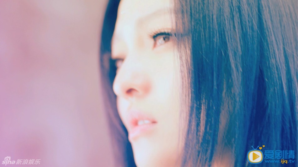 张韶涵写真 张韶涵唯美MV 张韶涵第六支MV《爱没有错》正式发布，讲述爱情中人在经历心中的各种纠结挣扎难受过后，不如放手为爱放个长假。