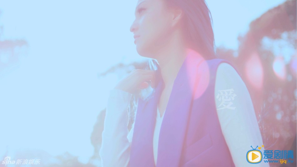 张韶涵写真 张韶涵MV 张韶涵第六支MV《爱没有错》正式发布，讲述爱情中人在经历心中的各种纠结挣扎难受过后，不如放手为爱放个长假。