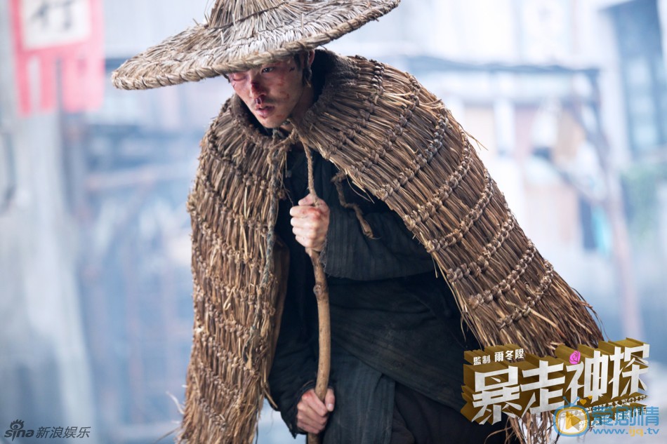 杨洋挟持阮经天 《暴走神探》曝光杨洋剧照，他的角色是一个霸气军官，导演罗卓瑶则透露他是个&ldquo;漂亮又邪恶的美少年&rdquo;；而用杨洋自己的话说，他饰演的是&ldquo;智商很高的高富帅&rdquo;。