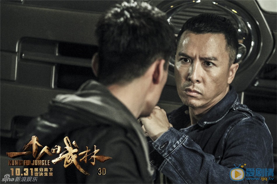 王宝强一个人的武林剧照 甄子丹王宝强对决电影《一个人的武林》由甄子丹、王宝强、杨采妮、白冰领衔主演，导演陈德森《十月围城》制作班底倾力打造。影片已正式定档10月31日于内地上映。