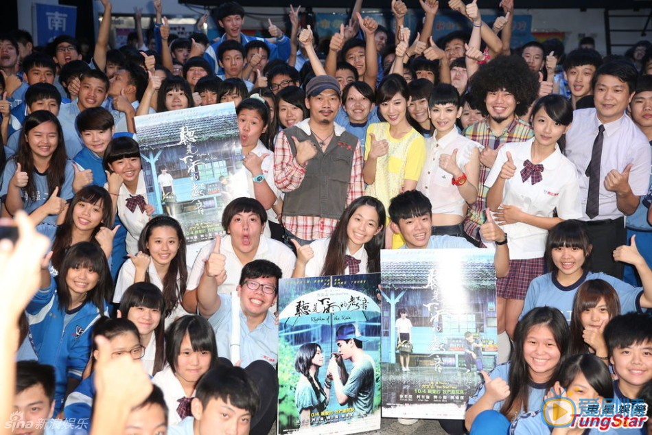 方文山宣传新片9月16日，方文山首部导演的电影长片《听见下雨的声音》即将上映，他带着演员进校园宣传。方文山笑说拍电影最大的改变，就是人变得开朗起来。许雅涵表示想向方文山学习。