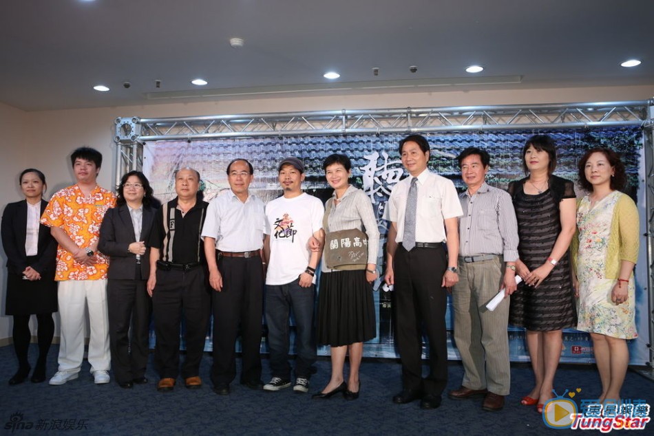 徐娇客串方文山电影 释小龙李东学参演 方文山首次执导电影《听见下雨的声音》，广邀演艺圈好友助阵，先前请到李东学、侯佩岑、林志炫等，徐娇也特地来台客串，周杰伦则贡献音乐。