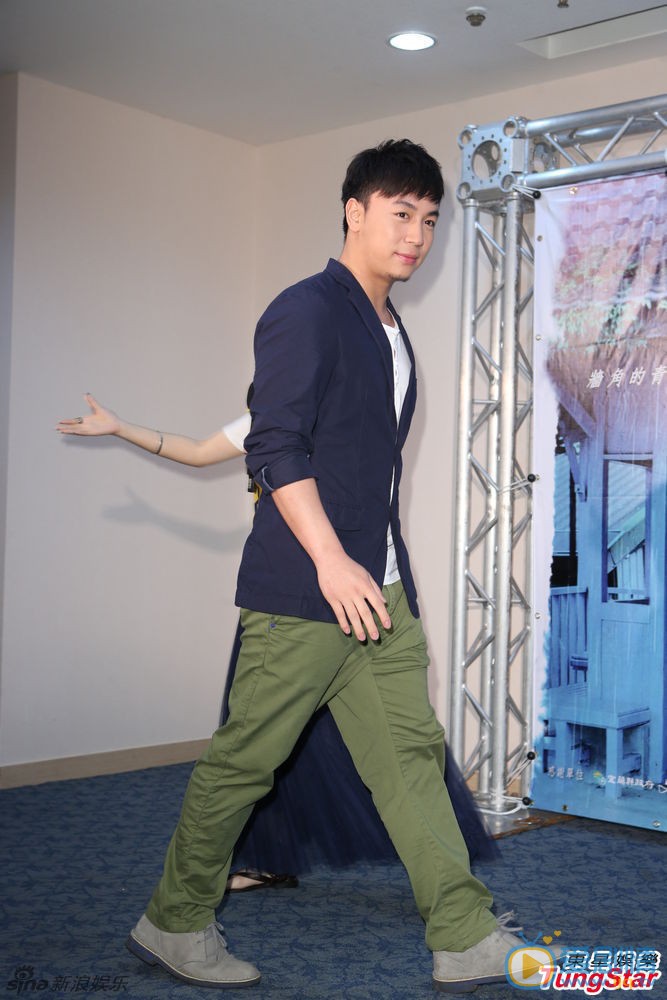 徐娇客串方文山电影 释小龙李东学参演 方文山首次执导电影《听见下雨的声音》，广邀演艺圈好友助阵，先前请到李东学、侯佩岑、林志炫等，徐娇也特地来台客串，周杰伦则贡献音乐。