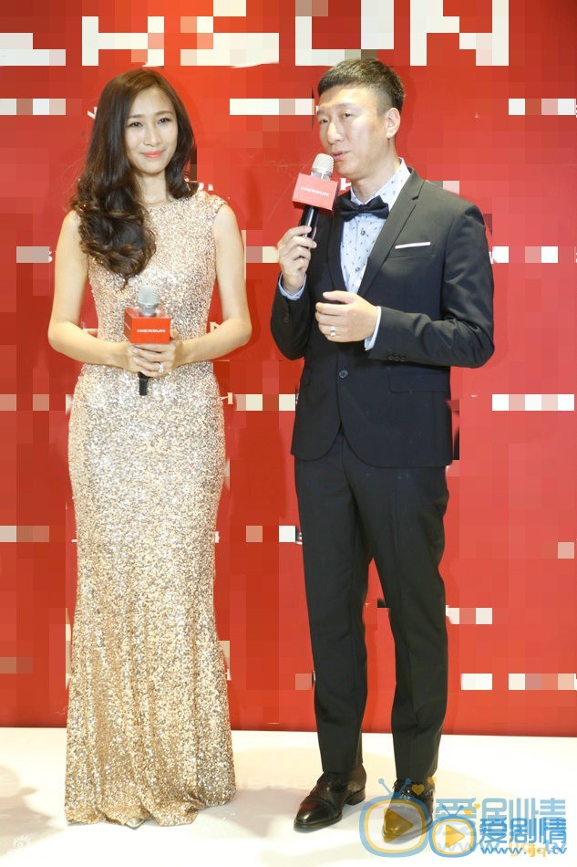 孙红雷妻子王骏迪 孙红雷和王骏迪大婚高清组图 10月9日，孙红雷婚后携妻子首度亮相。新婚燕尔的两人十指紧扣，大秀甜蜜。孙红雷还自曝自己是“妻管严”，钱由老婆管，还称现在随时准备新生命的到来 孙红雷和王骏迪相恋七年终于修成正果！