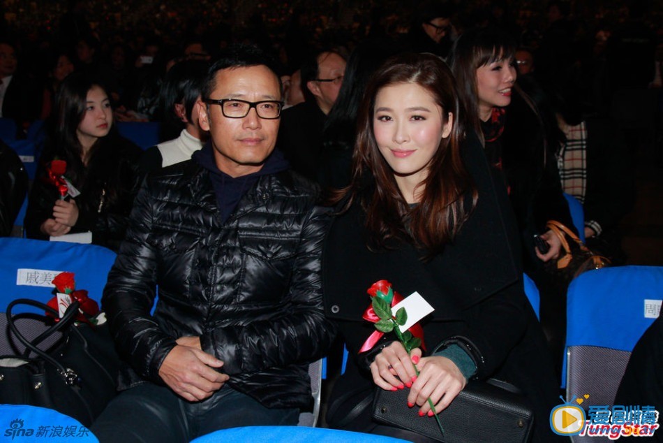 苗侨伟参加活动 苗侨伟高清写真 苗侨伟生活照 苗侨伟 周丽淇 一代乐坛百变天后梅艳芳已逝世十年，一众圈中好友为怀念这位好友，30日晚举行“梅艳芳思念音乐会”。曾志伟、成龙、刘德华、梁朝伟、刘嘉玲、张曼玉等齐亮相。