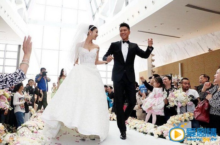 王雷李小萌王雷结婚照 李小萌王雷结婚照
