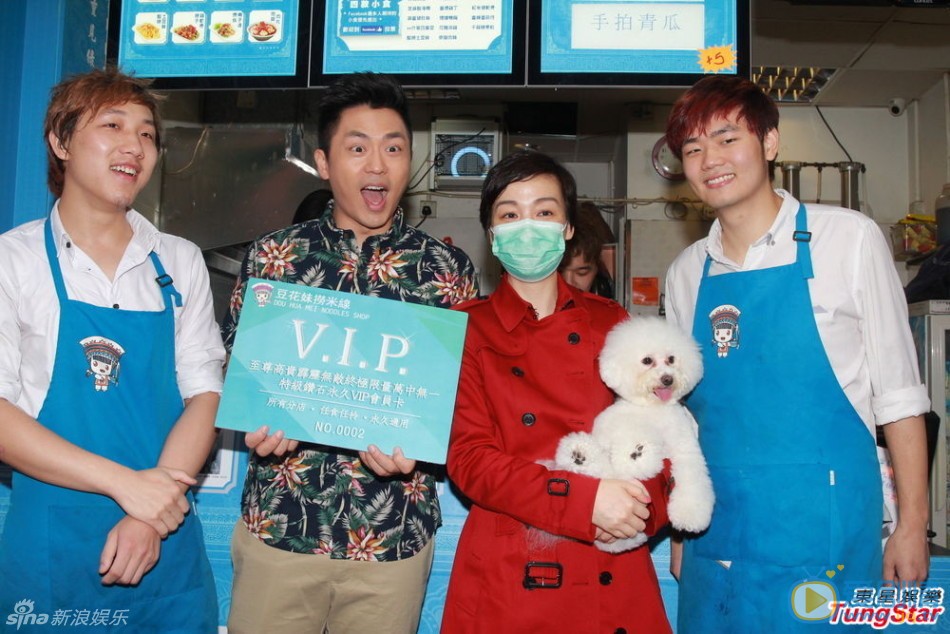 江美仪活动照 江美仪高清写真 江美仪生活照 江美仪和森美等 江美仪与森美出席活动，素江美仪手抱爱狗现身，做完激光去斑的美仪特意戴上口罩，但仍外露点点焦痕。她表示这次放长假直至九月，打算每个月去一趟旅行。