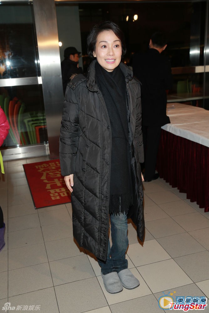 江美仪活动照 江美仪高清写真 江美仪生活照 江美仪 2月11日香港，黄子华、田蕊妮和张智霖等出席TVB台庆欢宴活动。黄子华表示希望有机会跟周润发合作拍剧。张智霖再度澄清颁奖礼当日被说不开心是误会。