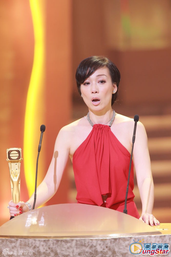 江美仪颁奖仪式 江美仪高清写真 江美仪生活照 江美仪凭《冲上云霄2》获最佳女配 12月16日晚，香港TVB2013台庆颁奖礼举行，图为：江美仪凭《冲上云霄2》获最佳女配。