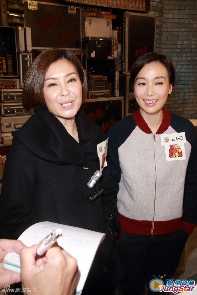 江美仪活动照 江美仪高清写真 江美仪生活照 伍咏薇 江美仪 伍咏薇将与江美仪合演舞台剧《嬉春酒店》，伍姑娘表示如今已彩排得如火如荼，而自己因为患上肠胃炎要看医生，不过相信体力上是没问题。