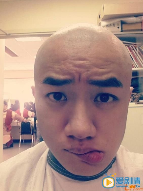 王祖蓝搞笑照 活动照