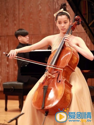 欧阳娜娜优雅写真 欧阳娜娜个人资料介绍简介欧阳娜娜高清照