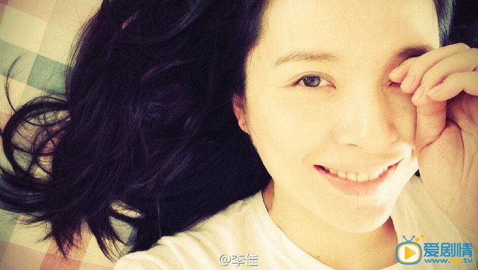 李佳生活照 李佳高清写真_李佳高清剧照