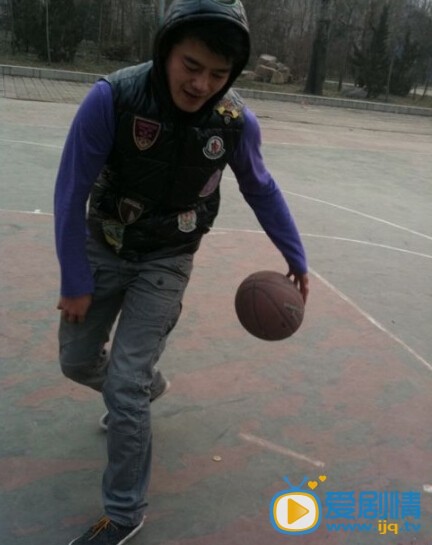 李丞峰生活照 李丞峰高清写真_李丞峰高清剧照