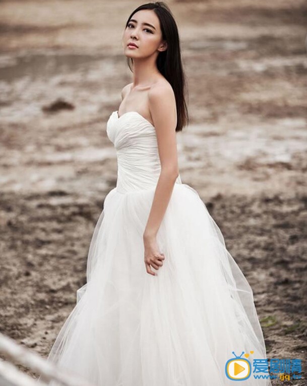 米露古典婚纱写真 米露优雅古典婚纱大片写真