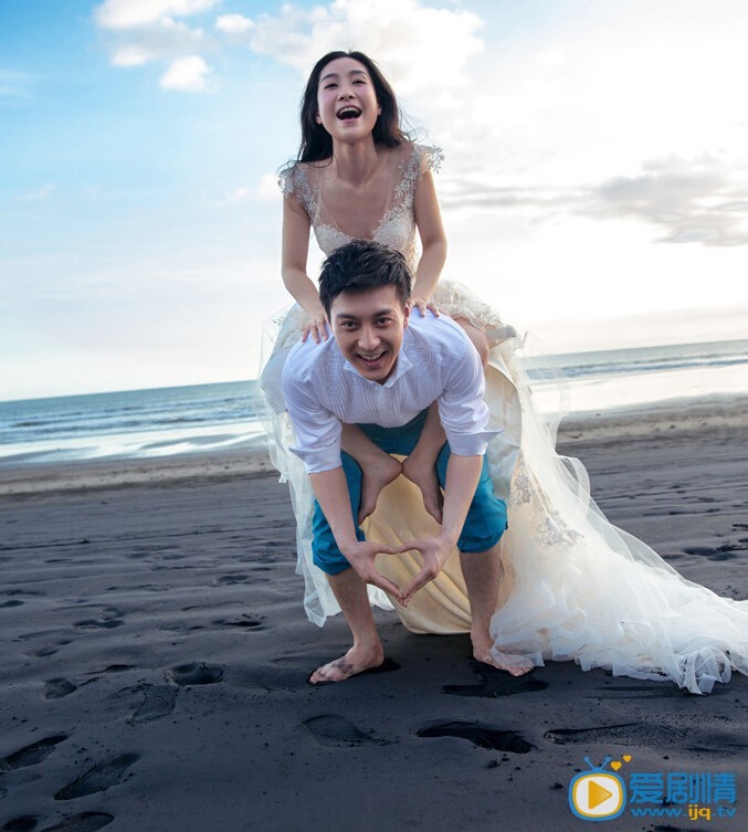 陶昕然何建泽陶昕然结婚照 与何建泽结婚照 婚纱照拍照姿势可谓高难度
