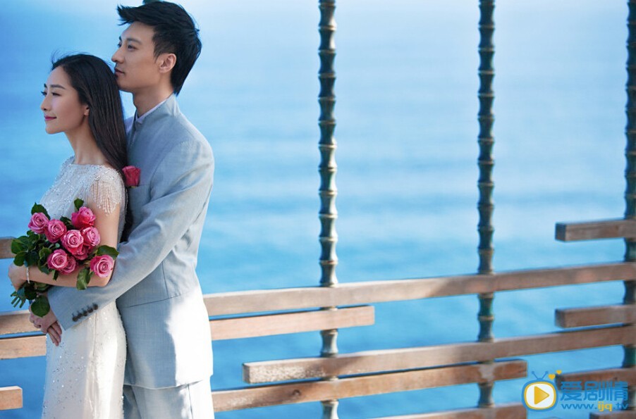 陶昕然何建泽陶昕然结婚照 与何建泽结婚照 婚纱照拍照姿势可谓高难度