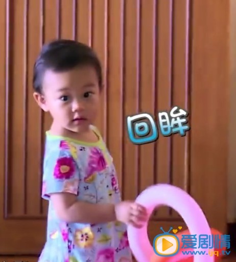 甜馨《爸爸回来了》剧照 《爸爸回来了》剧照