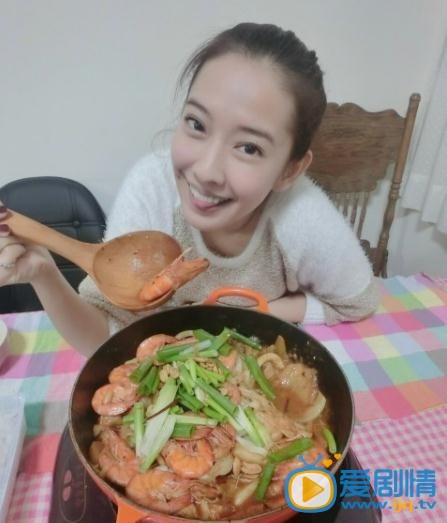周采诗生活照 周采诗生活照