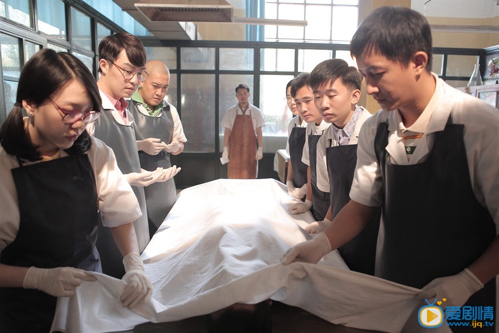 万物生长白老师剧照 