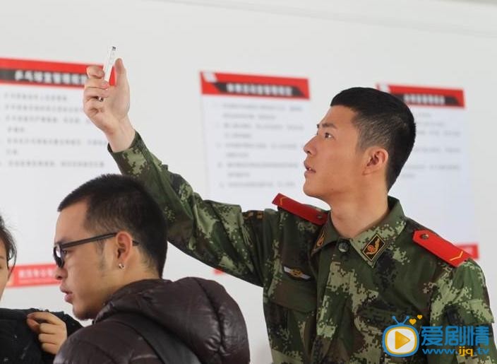 火线英雄梅远剧照 