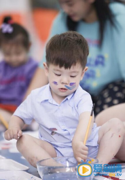 嗯哼生活照 嗯哼高清写真_嗯哼高清剧照