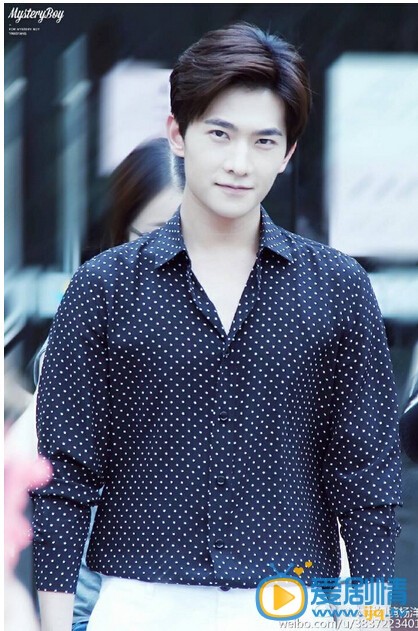 杨洋耍酷照 杨洋高清写真_杨洋高清剧照