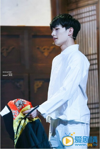 杨洋耍酷照 杨洋高清写真_杨洋高清剧照