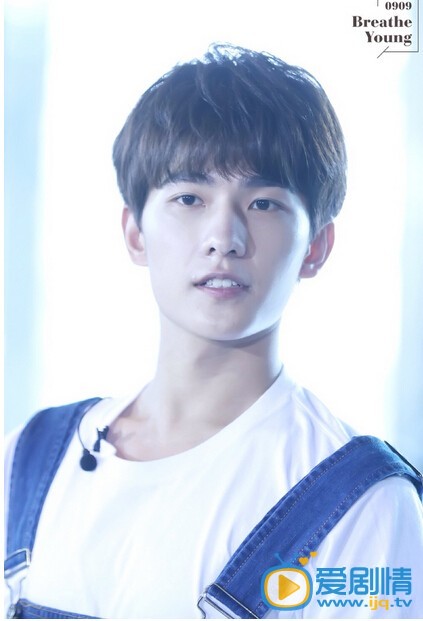 杨洋耍酷照 杨洋高清写真_杨洋高清剧照