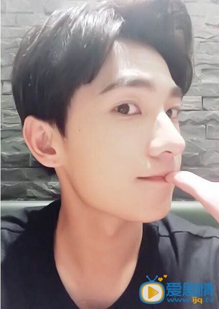 杨洋耍酷照 杨洋高清写真_杨洋高清剧照