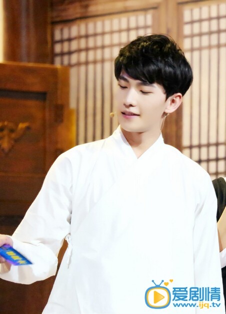 杨洋耍酷照 杨洋高清写真_杨洋高清剧照