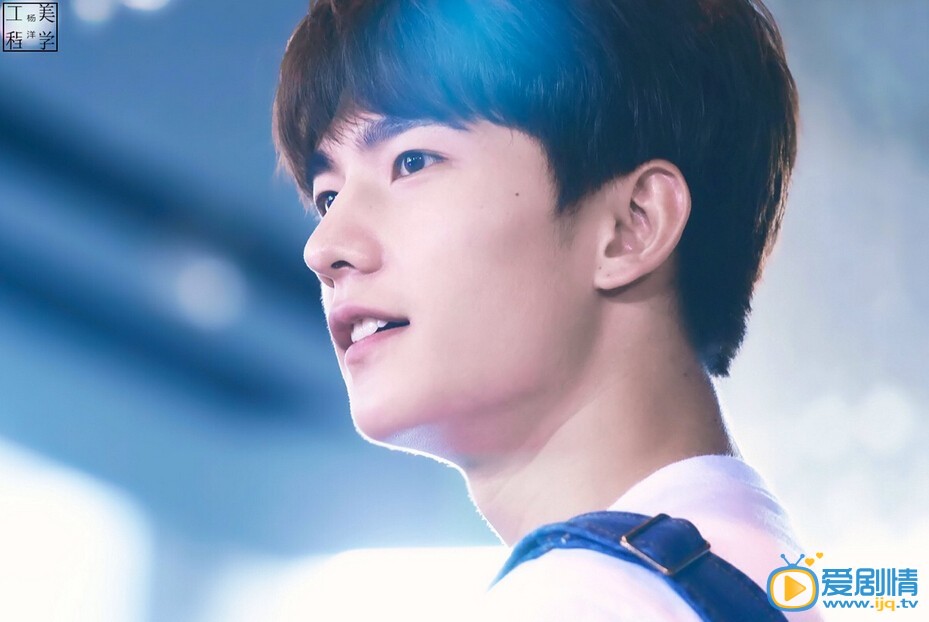 杨洋耍酷照 杨洋高清写真_杨洋高清剧照