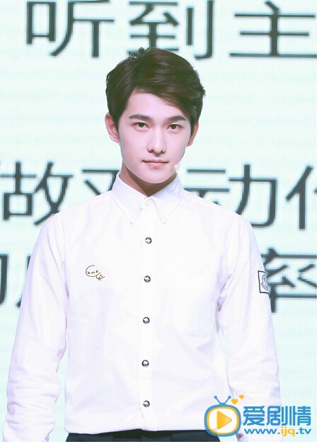 杨洋耍酷照 杨洋高清写真_杨洋高清剧照