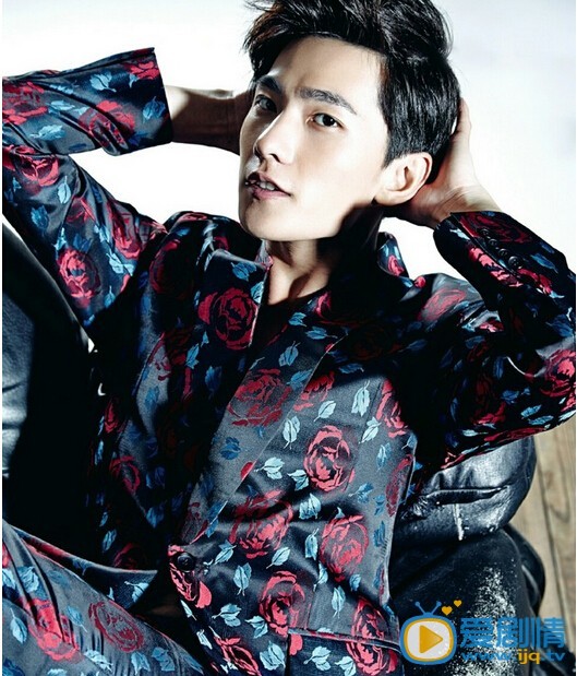 杨洋耍酷照 杨洋高清写真_杨洋高清剧照