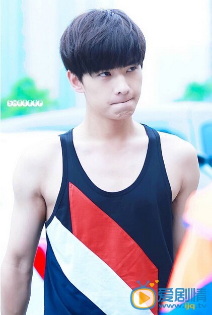 杨洋耍酷照 杨洋高清写真_杨洋高清剧照